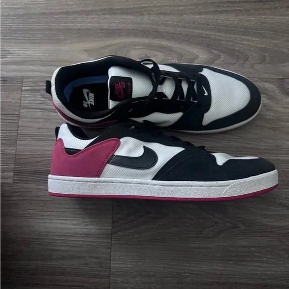 Nike Men's Black, White, and red sneakers - Picture 5 of 5